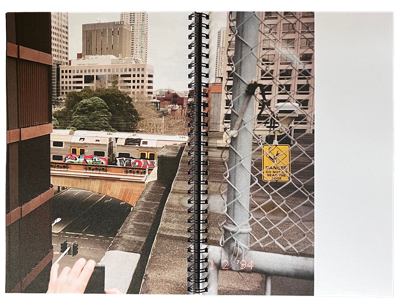 Dwell spread 3